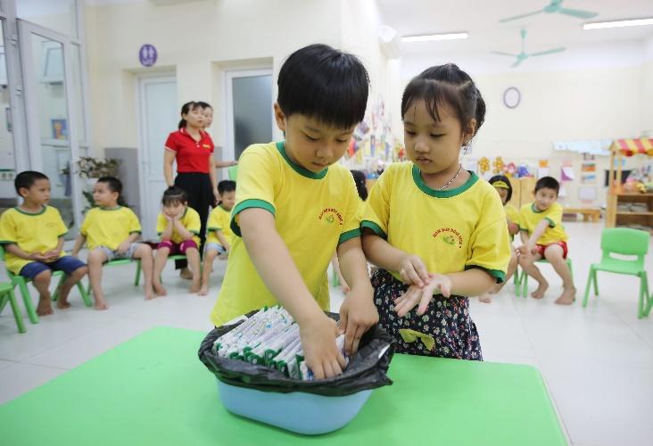 Hơn 1 triệu trẻ mẫu giáo và học sinh tiểu học được thụ hưởng sữa học đường trên toàn địa bàn TP. Hà Nội, đạt tỷ lệ 91,16%