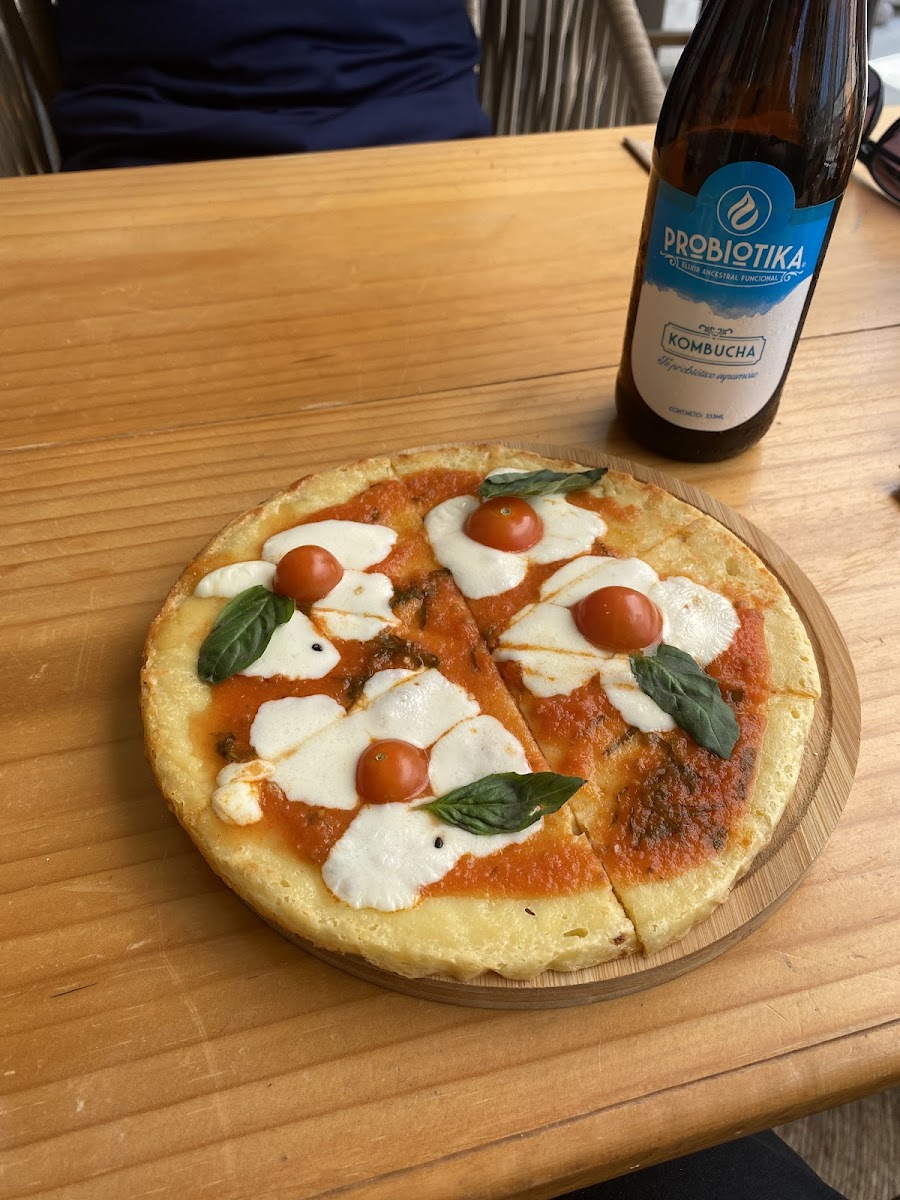 Margarita pizza and kombucha