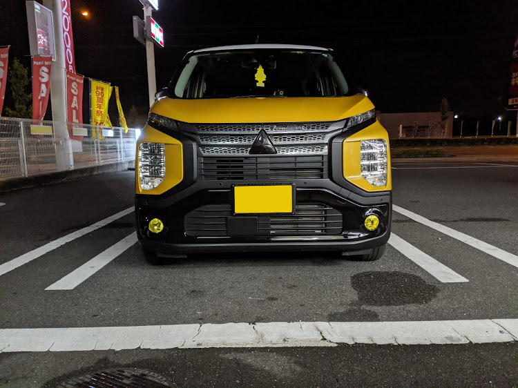 eKクロスの黄色ラブ・メッキ全否定・一服・正面写真に関するカスタム事例の投稿画像2枚目