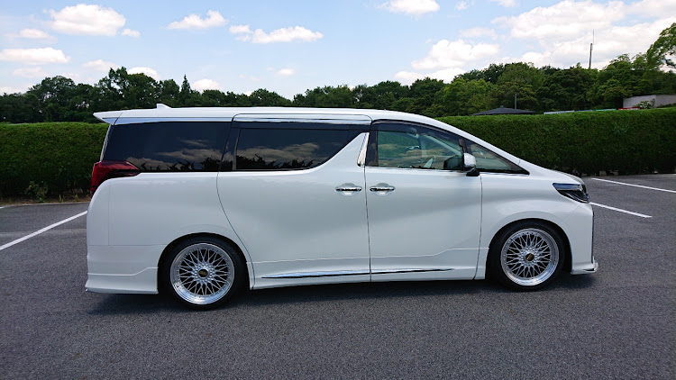 アルファードのモデリスタエアロ・BBS SUPER RS・シルクブレイズに関するカスタム事例の投稿画像2枚目