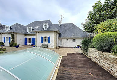 Villa avec piscine et terrasse 3