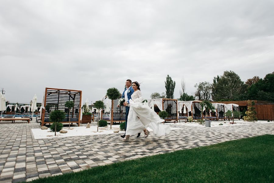 Bröllopsfotograf Olga Rudenko (rudenkoolya). Foto av 20 oktober 2022