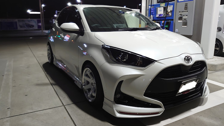 ヤリスのMT・ヤリス・車高調整・ホイール交換に関するカスタム事例の投稿画像1枚目