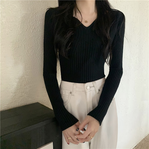 Title 7, Fashion Niche Short Slim V-neck Bottoming Sweater