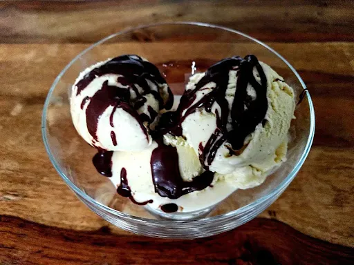 Vanilla Ice Cream With Chocolate Topping