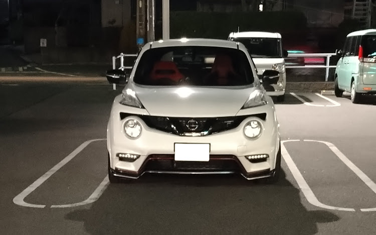 ジュークの何気にパシャリ・ジュークニスモRS・31スカイライン・ジュークライト暗い・LEDバルブ取り付けに関するカスタム事例の投稿画像1枚目
