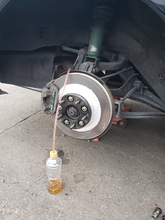 RX-7のリヤブレーキパッド交換・リヤブレーキローター交換・ブレーキオイル交換に関するカスタム事例の投稿画像5枚目