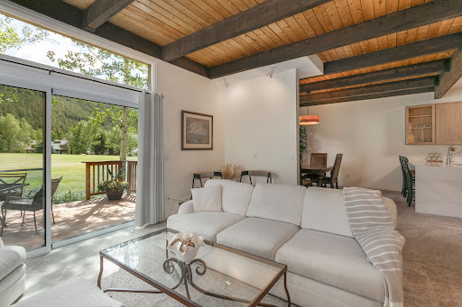 Apartment with pool 3