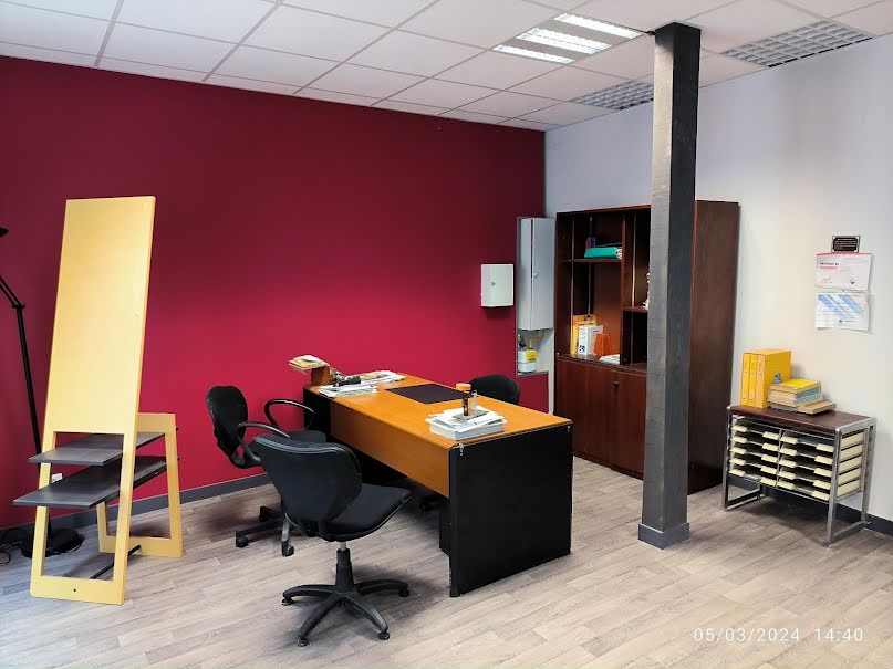 Vente locaux professionnels 3 pièces 92 m² à Saint-Etienne (42000), 69 900 €