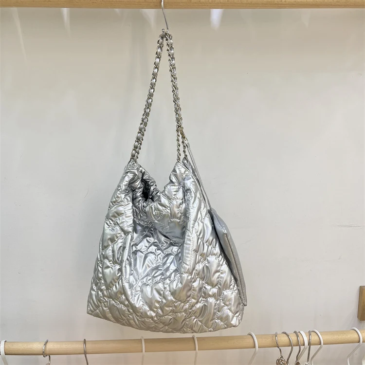Bolsa de mão feminina de couro macio de alta qualidade, bordado personalizado, corrente inferior de ombro, moda casual.