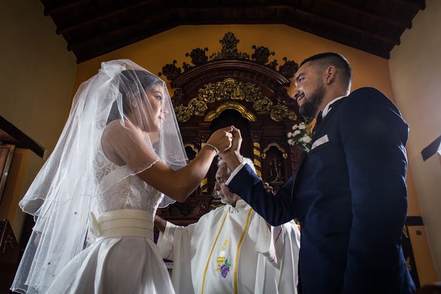 Fotografo di matrimoni Jonhger Moreno (jlmoreno). Foto del 10 aprile 2018