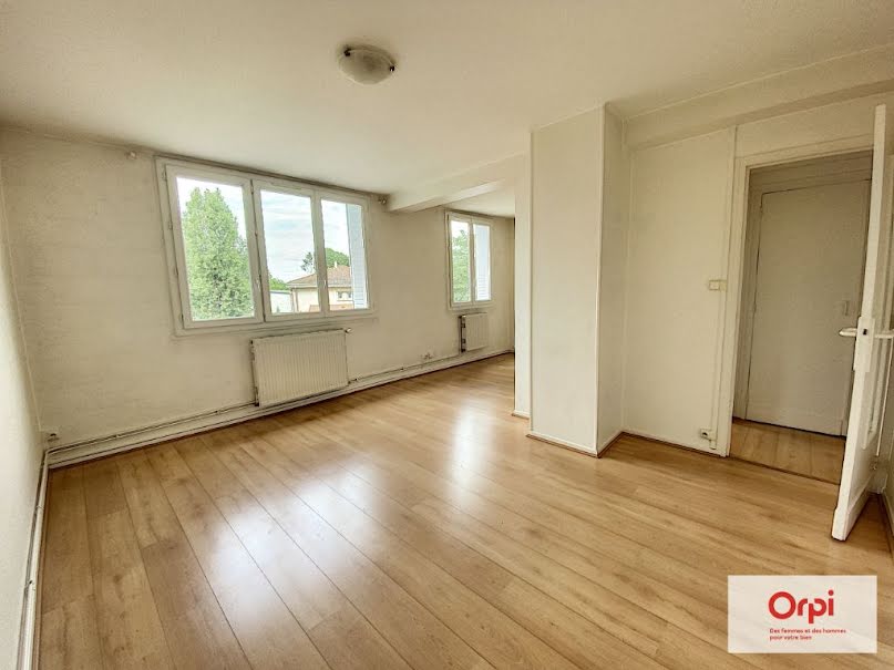 Location  appartement 1 pièce 52 m² à Montluçon (03100), 430 €