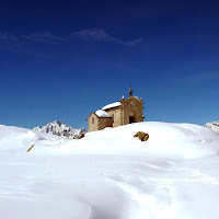 Una chiesetta nella neve di 