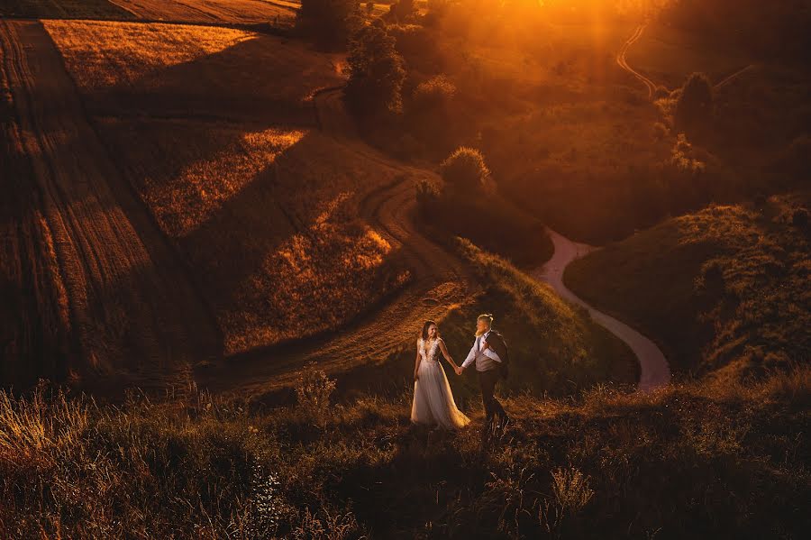 Fotografo di matrimoni Maciek Januszewski (maciekjanuszews). Foto del 11 novembre 2021