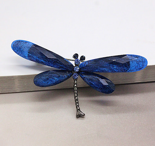 Title 5, Broche de libellule géant pour écharpe en soie....