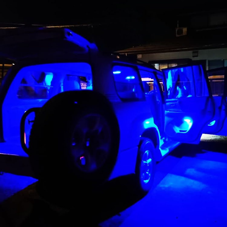ランドクルーザー100のDIY・LED・LEDルームランプに関するカスタム事例の投稿画像3枚目