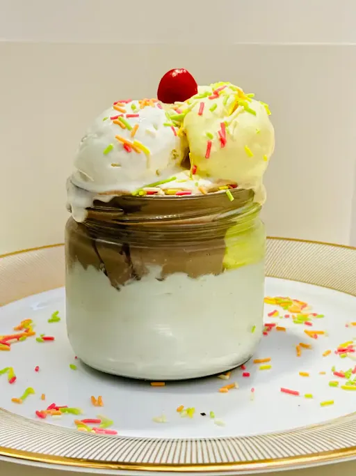 3 In One Dream Delight Ice Cream Jar [3 Scoops]