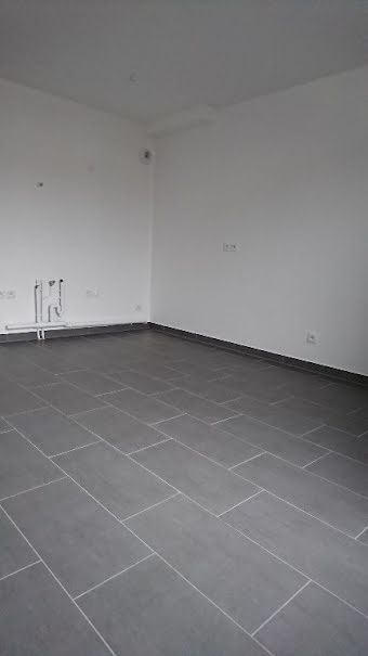 Location meublée appartement 1 pièce 26 m² à Noisy-le-Grand (93160), 675 €