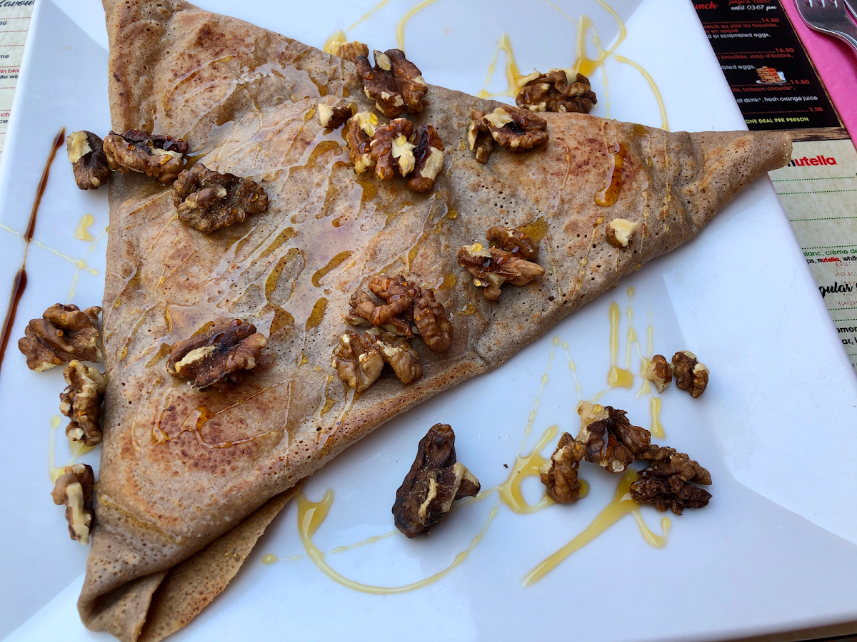Today I had the goat cheese, walnut, and honey crepe. The crepe was hot and crispy. It’s the first time I’ve had hot goat cheese, so it wasn’t my favorite. I’m trying quesadilla next time!