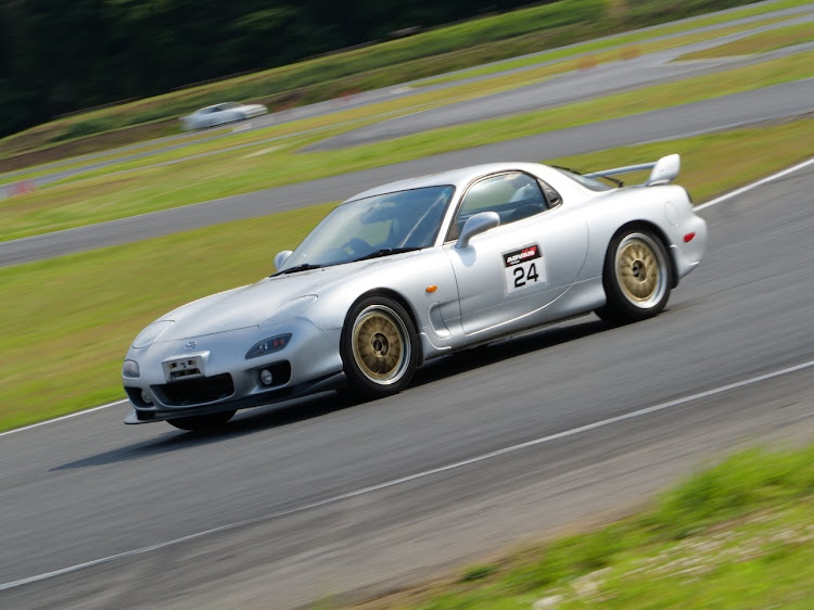 RX-7のサーキットデビュー・TC1000・HKSTF走行会・AD09に関するカスタム事例の投稿画像1枚目
