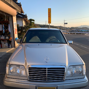 Eクラス セダン W124