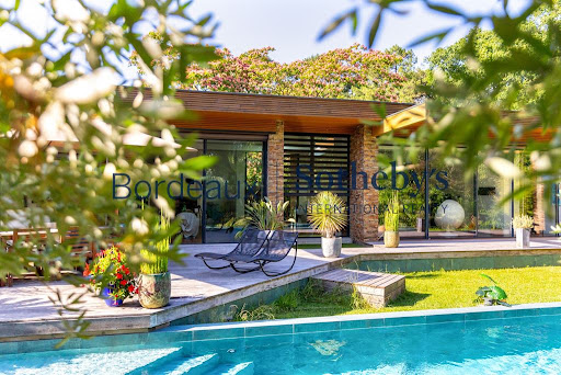 House with pool and garden 5