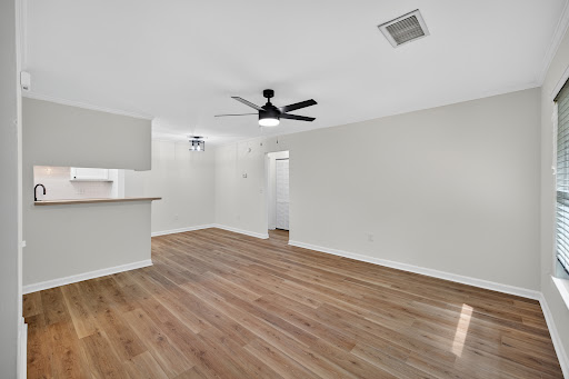 Bright living room with wood floor and bar - Rent this luxury house in Mount Pleasant, 2 bedrooms