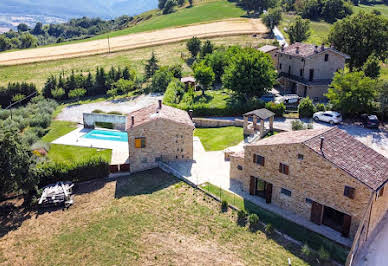 Propriété avec piscine et jardin 4