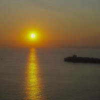 Tranquillità, pace e tramonto sul mare. di 