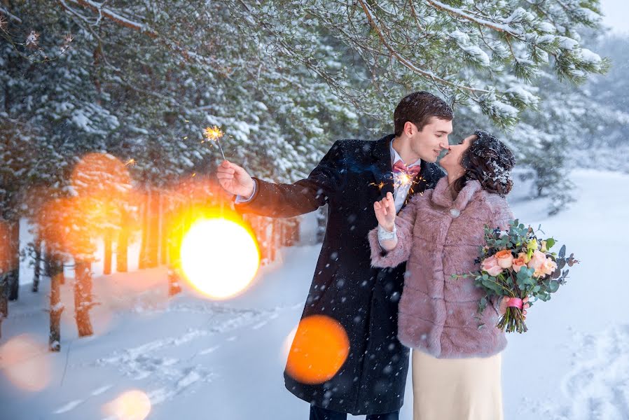 Fotógrafo de casamento Olga Shiyanova (oliachernika). Foto de 20 de janeiro 2017