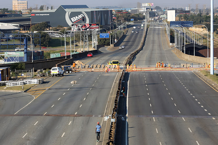 Sanral is looking at data sourced from mechanical learning to activate an appropriate response to hazards that can inform road users – in real time. In view is a file image of the M2 highway bridge when it was under reconstruction. File photo.