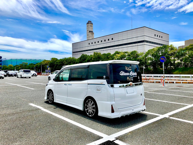 ヴォクシーの福岡麺さんとコラボ・コラボはやはり楽しい・ノートラダムマリノア・in福岡に関するカスタム事例の投稿画像3枚目