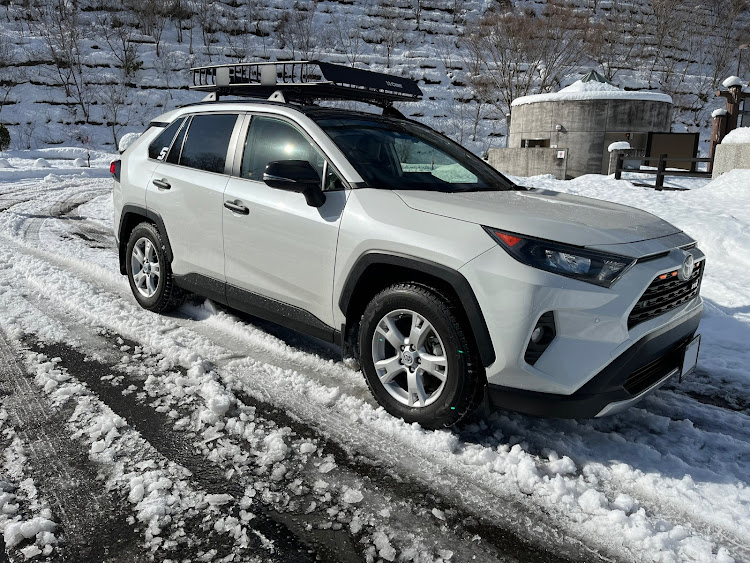 RAV4の愛車のお尻はこんな感じ・ドライブ・純正流用ホイール・ゆきあそび・温井ダムに関するカスタム事例の投稿画像2枚目