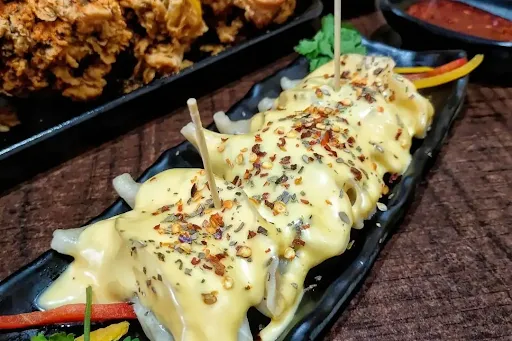 Chicken Cheese Momos [6 Pieces]