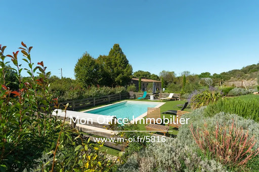 Villa avec piscine et terrasse 4