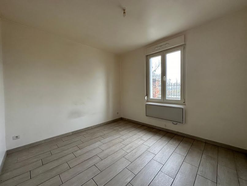 Location  appartement 1 pièce 23 m² à Crouy (02880), 300 €