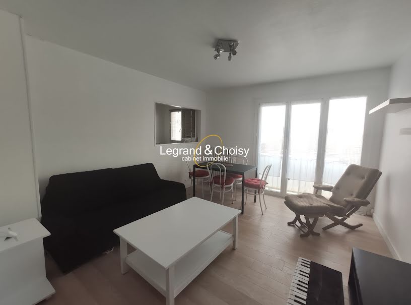 Location meublée appartement 2 pièces 42 m² à Agen (47000), 476 €