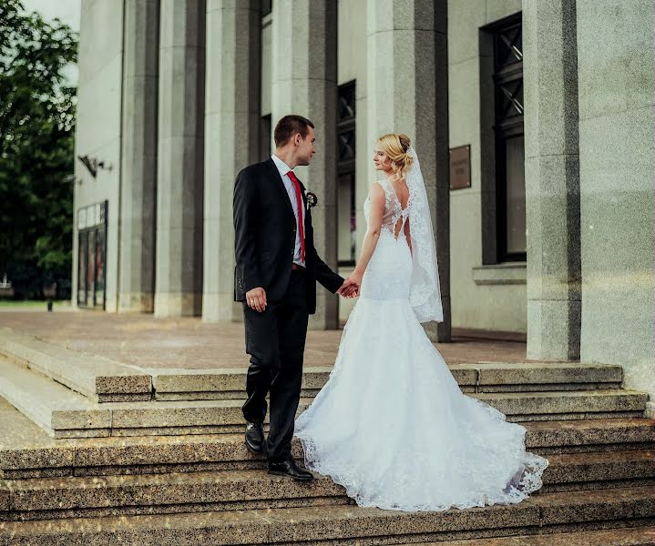 Fotógrafo de casamento Elina Kabakova (artvisionlv). Foto de 23 de agosto 2017