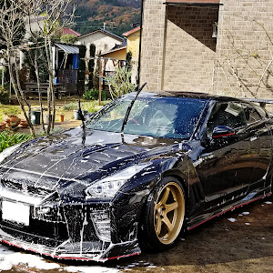 NISSAN GT-R