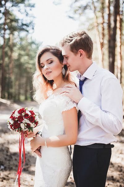 Fotógrafo de casamento Arina Batrakova (arinabat). Foto de 1 de novembro 2016