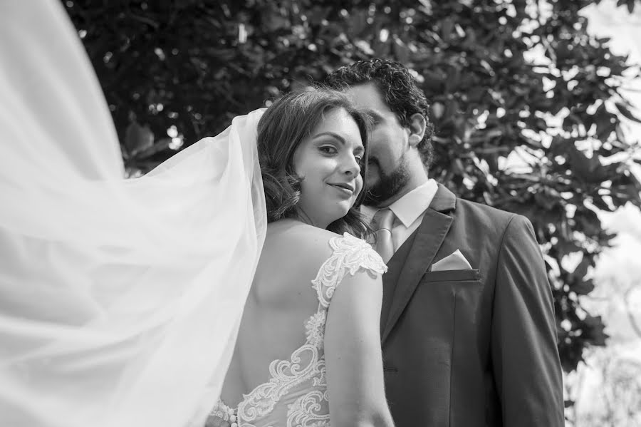 Wedding photographer Marie Lou Dubois (saupharphoto). Photo of 27 April 2019