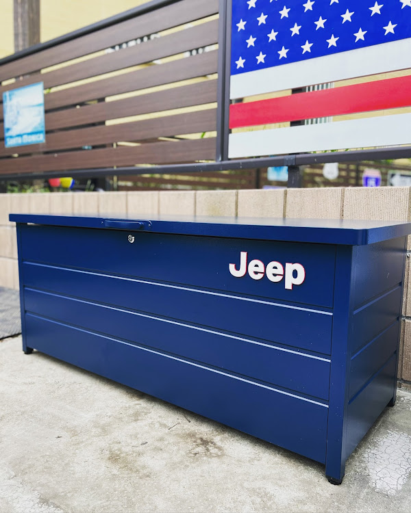 グランドチェロキーのjeep・グランドチェロキー・物置カスタム・ジープロゴ・DIYに関するカスタム事例の投稿画像1枚目