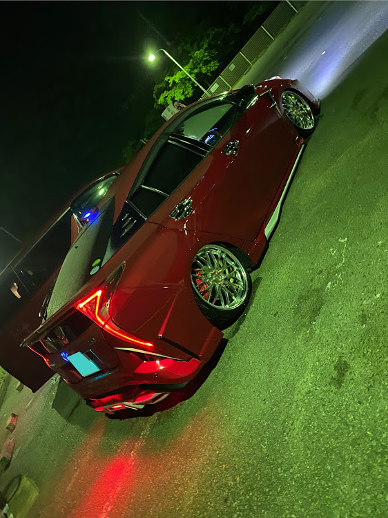 プリウスのブラックパールコンプリート・梅雨明け・洗車に関するカスタム事例の投稿画像2枚目