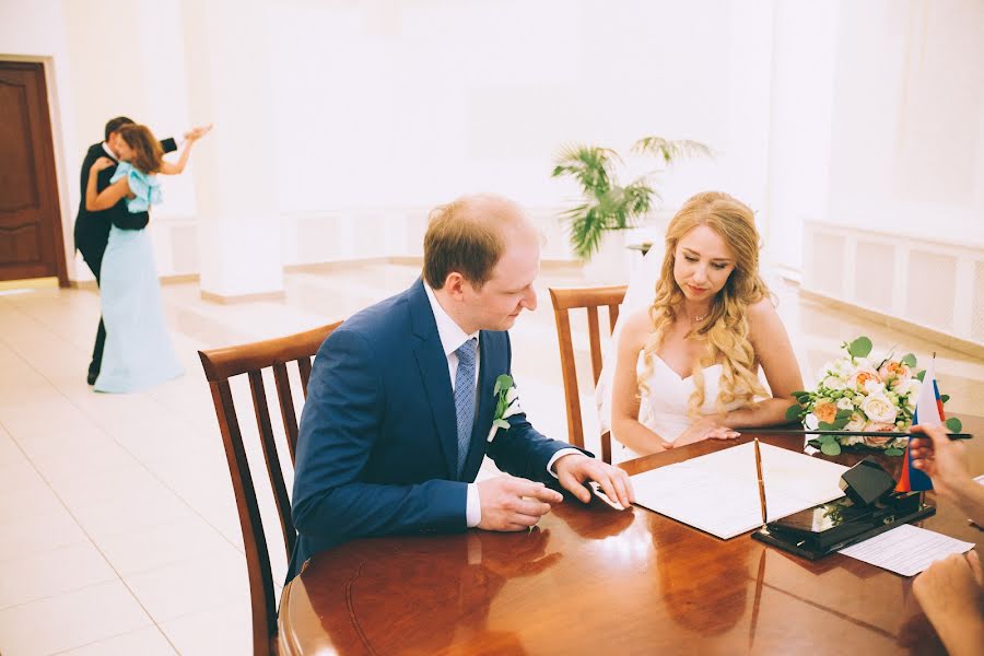 Fotógrafo de bodas Marina Stroganova (scissor). Foto del 29 de septiembre 2015