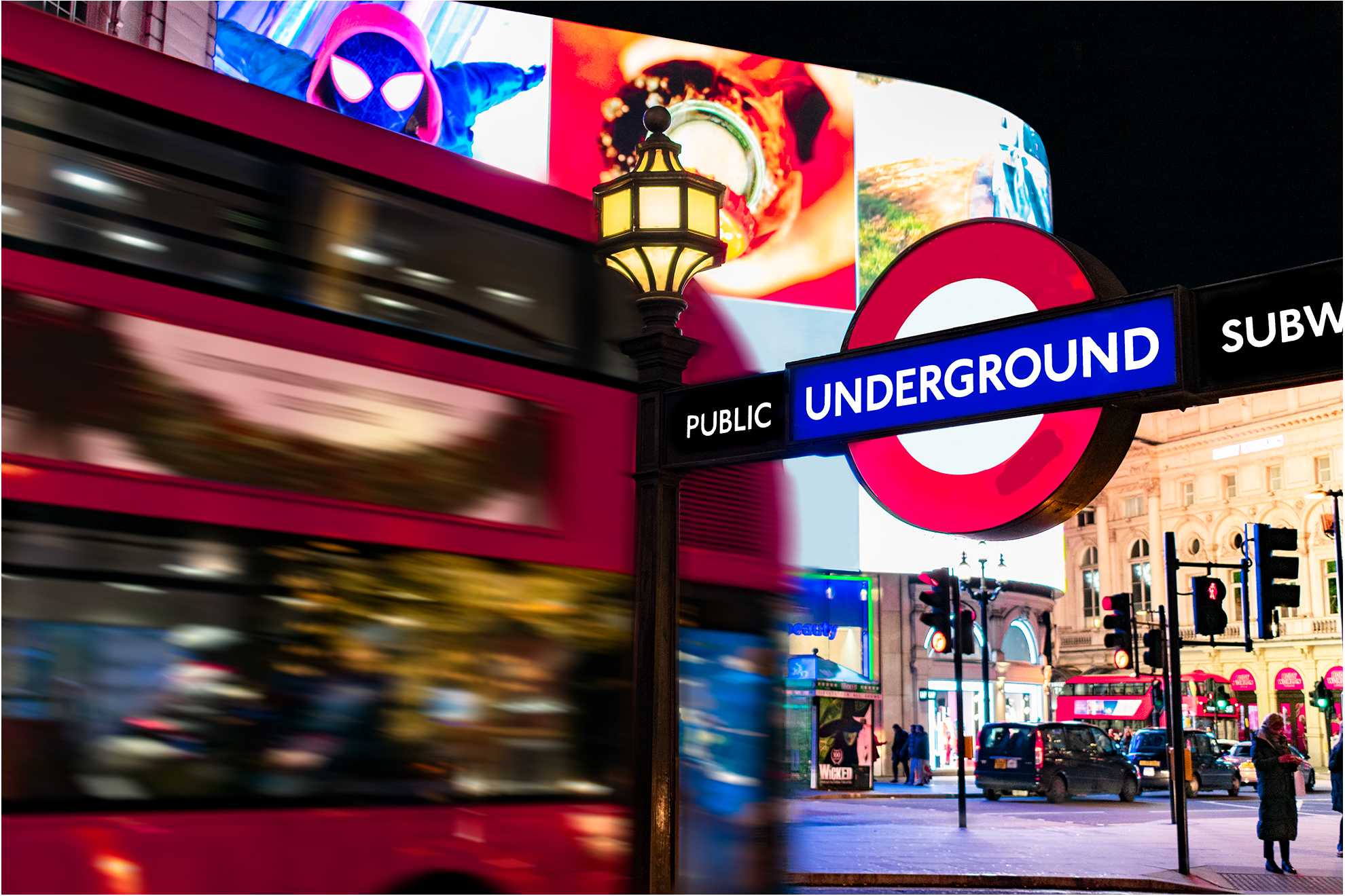 Un double-decker bus a Londra di peppe_pagano09