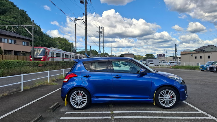 スイフトスポーツの秋の気配・ニャンチューン・空と雲と愛車・電線が邪魔に関するカスタム事例の投稿画像8枚目