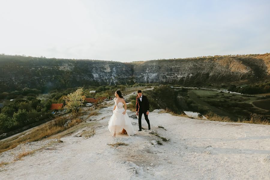 Svatební fotograf Cristina And Filip (youngcreative). Fotografie z 22.října 2019