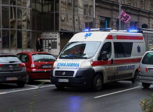 Hitna pomoć: Dve osobe ranjene u Pljevaljskoj ulici