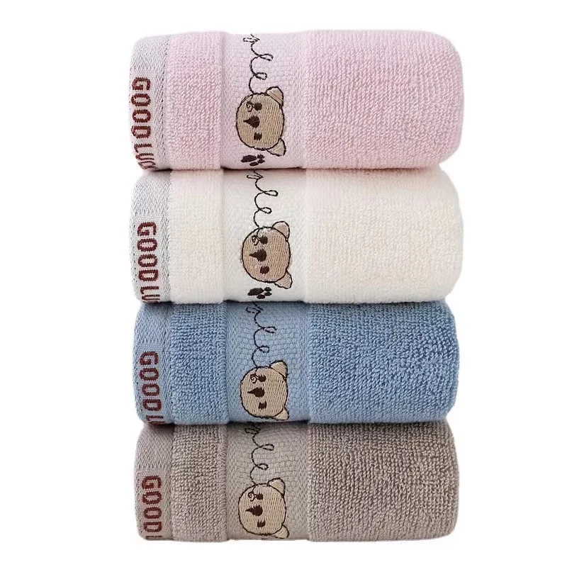 Serviette de maternelle 100% coton avec broderie tête d'ours de dessin animé, douce et absorbante, idéale pour les enfants.