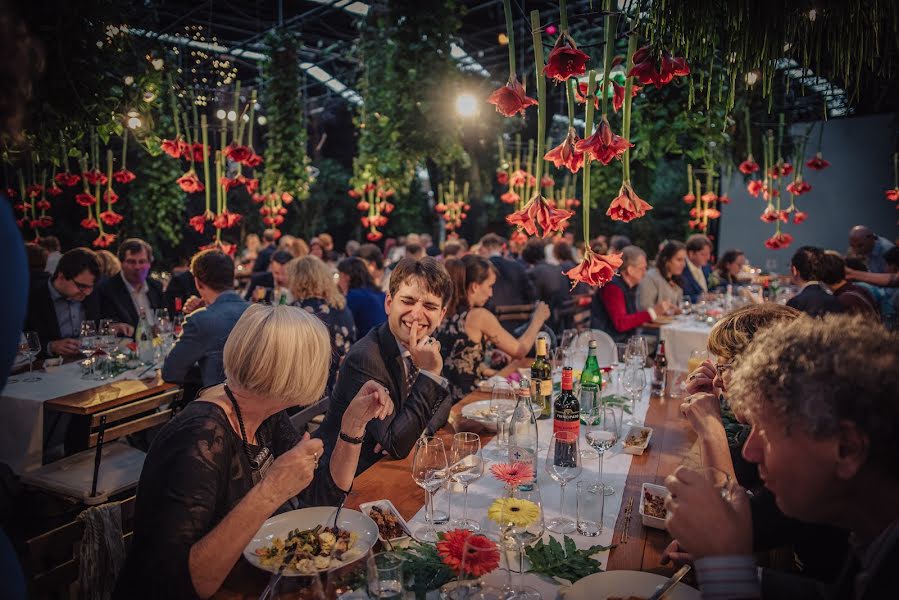 Fotógrafo de casamento Robert Van Ingen (hartvoortrouwen). Foto de 18 de junho 2020